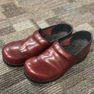 Dansko Professional Burgundy Leather Clogs Size 45 - Men’s 11.5 Medical Nursing